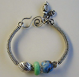 Bangle bracelet of Hill Tribe silver, lapis lazuli and chrysoprase - by Vicky Jousan